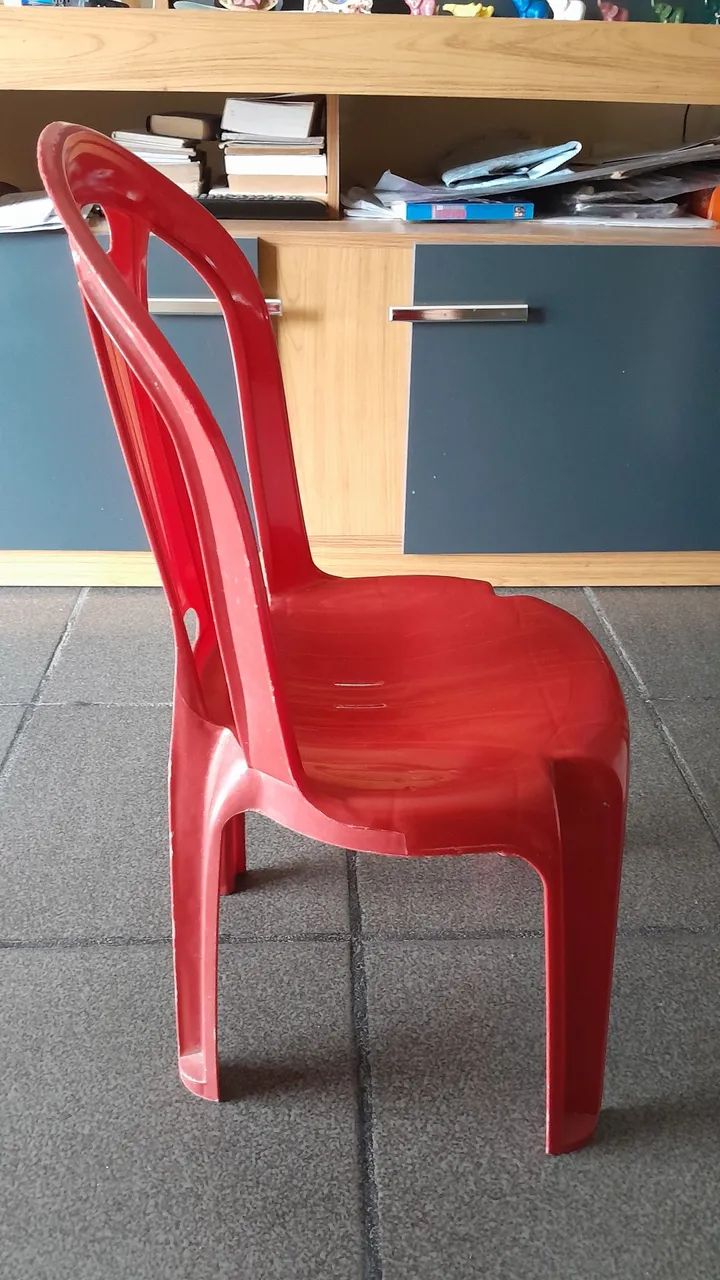 Cadeira de Plástico Infantil Vermelha  - Foto 3