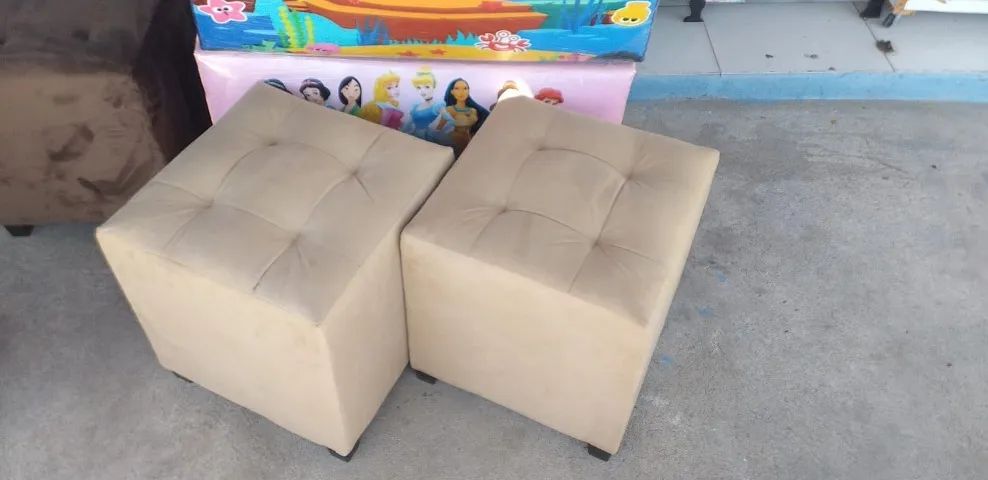 Puffs Estofados com Detalhes - Conforto e Estilo em um só produto!