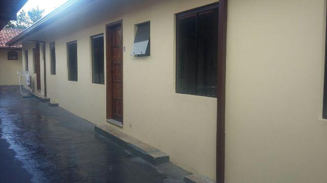 Alugo casa 1 quarto