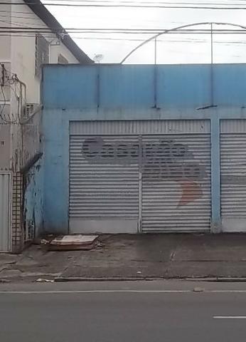 Lojão com Área de 180 m² para Aluguel no Caminho de Areia (767904)