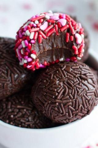 Cento de brigadeiro 50,00