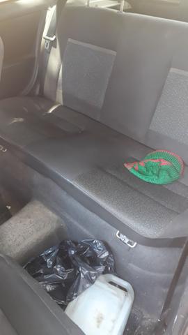 Vendo um celta básico só q está atrasada também - Foto 3