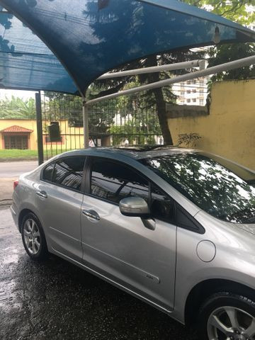 Vendo ou troco Honda Civic com teto solar e gnv com apenas 40 mil km imperdível - Foto 3