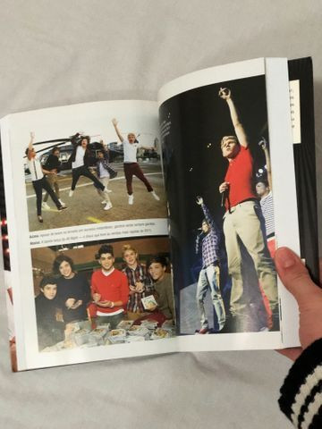 Livro Biografia do One Direction - Foto 4