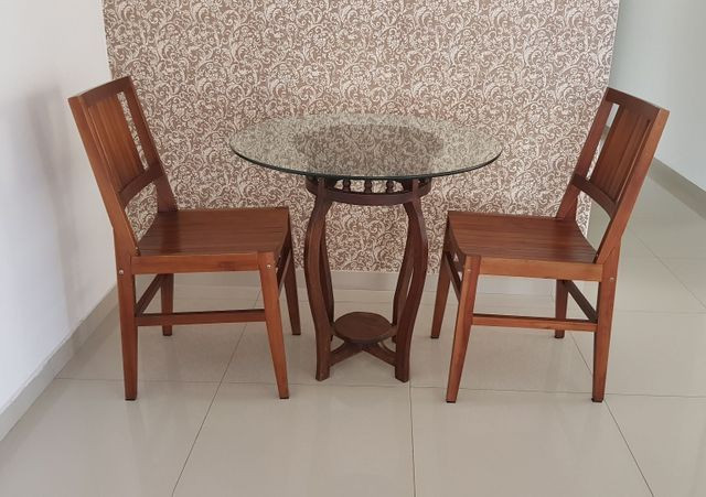 Vendo linda conjunto de mesa e duas cadeiras para pequenos espaços!! - Foto 2