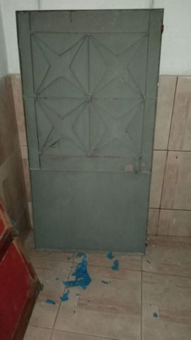 Porta de ferro galvanizado