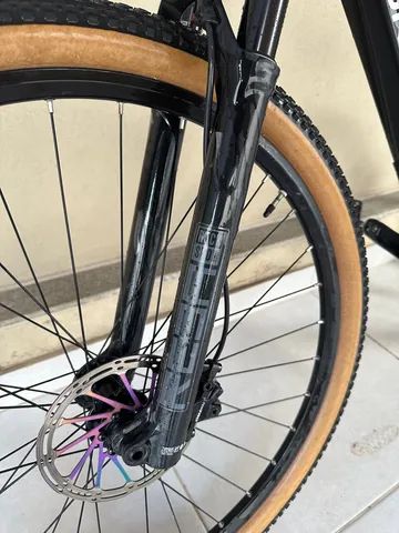 Bicicleta black orange carbono 200km rodados 2022 - Foto 3