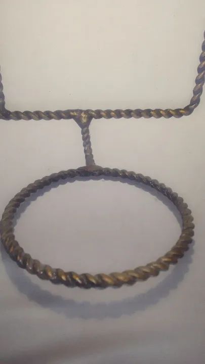 Raríssima Escultura porta vaso Parede Ferro forget ornada Igrejinha e coqueiro *Descrição - Foto 2