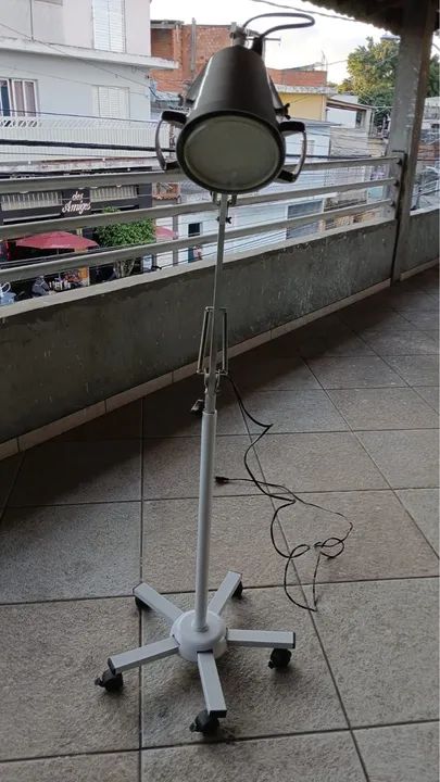 Luminária Odontológica com Base Móvel - Foto 3