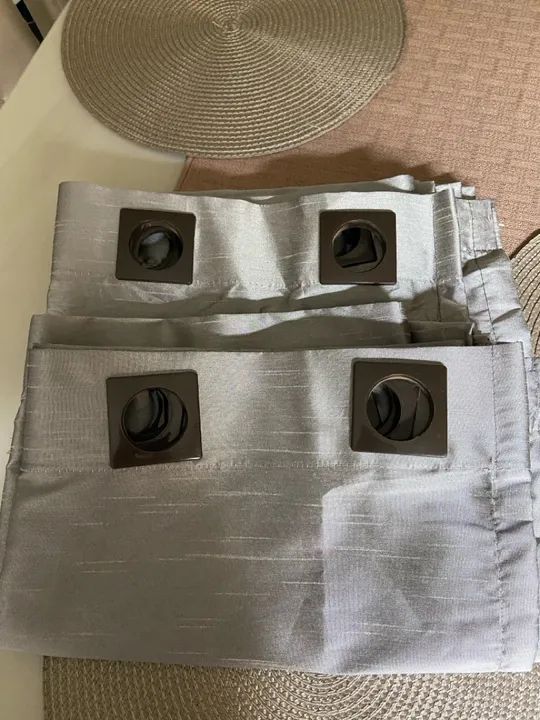 Cortinas para sala tamanho 2,40 por 1,70 cor cinza R$80,00