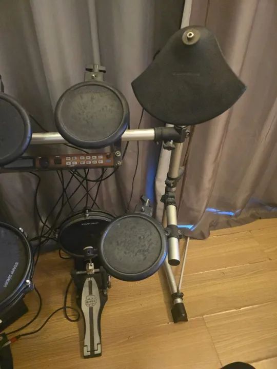 Bateria Eletrônica Staff Drum Com Módulo Alesis Dm5 Instrumentos