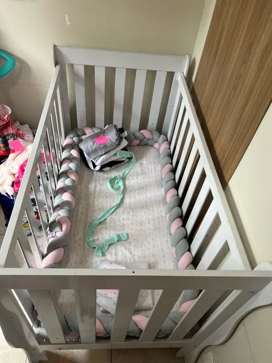 Berço Americano Branco Mila com Colchão, protetor, Trança Lateral e Kit Lençol - Foto 3
