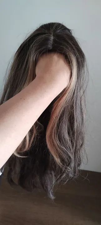 Peruca loira com mechas castanhas - cabelo longo e macio - Foto 3