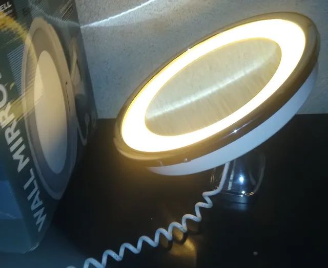 VENDE -SE ESPELHO AUMENTO ILUMINADOR MAQUIAGEM SOBRANCELHA  VAI NA PAREDE - Foto 3