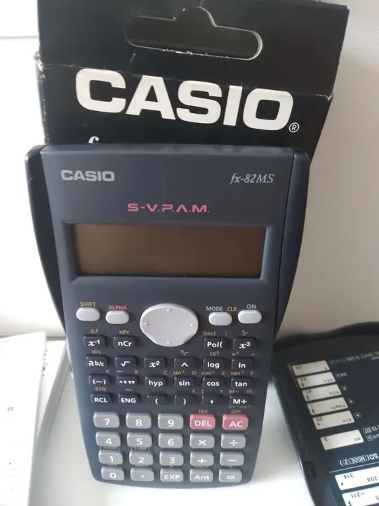Calculadora Científica Casio fx-82MS