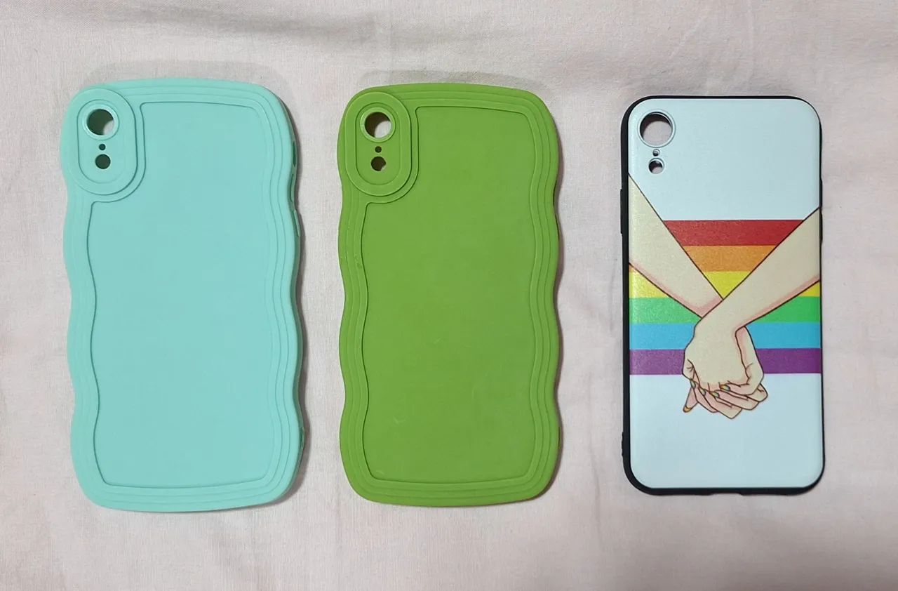 Três lindas capinhas de celular para o Iphone XR. Cada uma por R$ 10,00