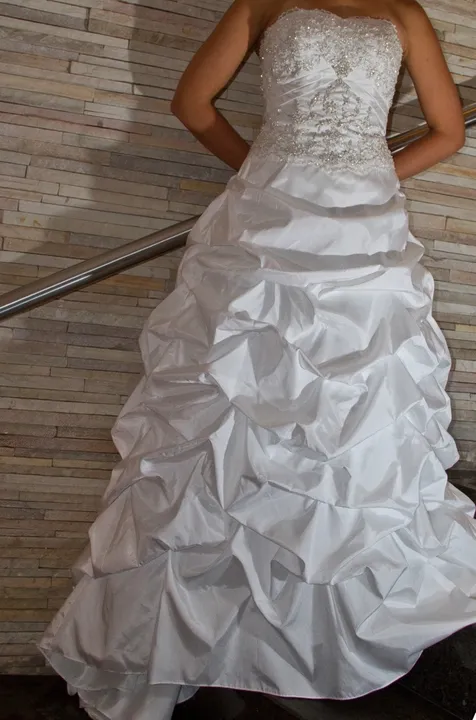 Lindo vestido noiva 10x 99,90 modelo princesa em camadas e bordado