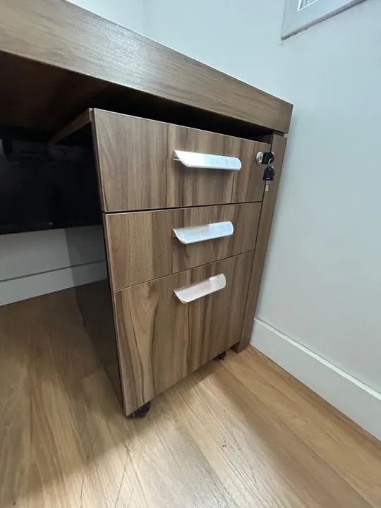 Mesa de escritório com gaveteiro - Foto 3