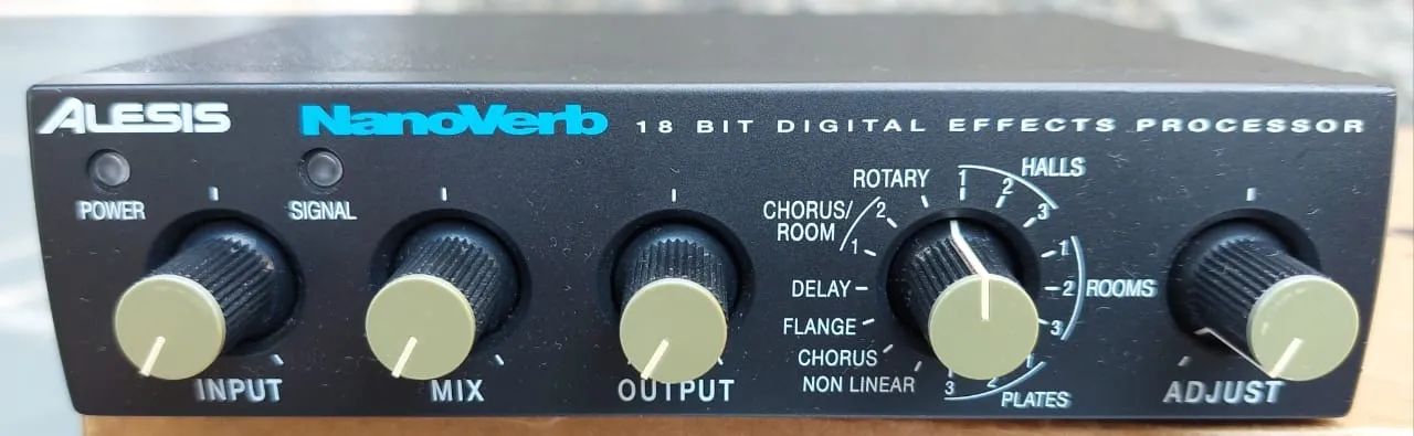 Processador de Efeito para Estúdio Alesis Midiverb III