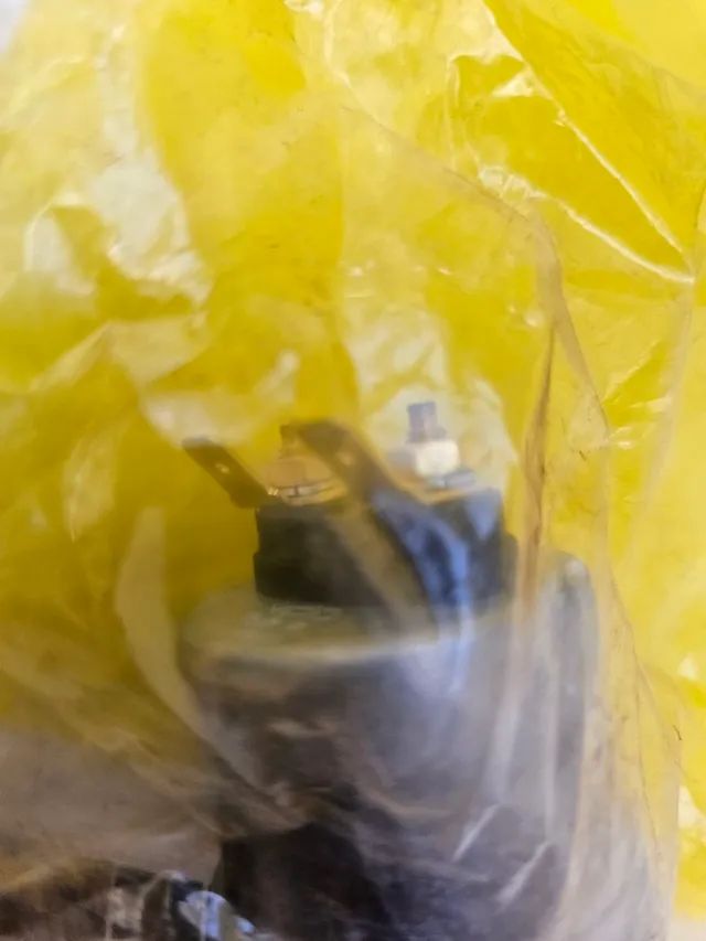 Liebherr sensor pressão óleo novo original 6000900 - Foto 5