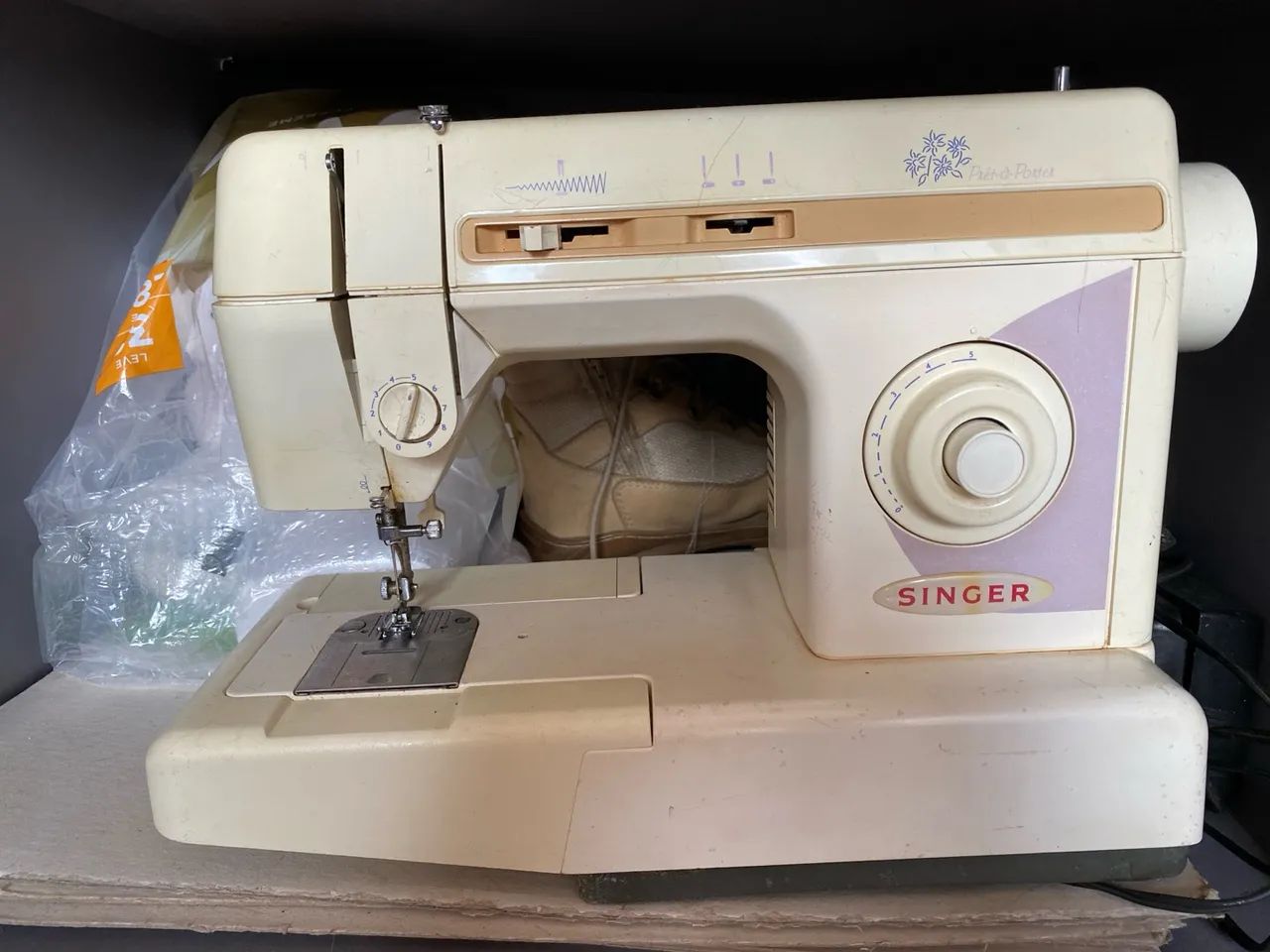 Máquina de costura 110V 