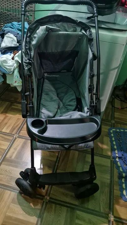 Vendo carrinho de bebê- Galzerano cinza.
