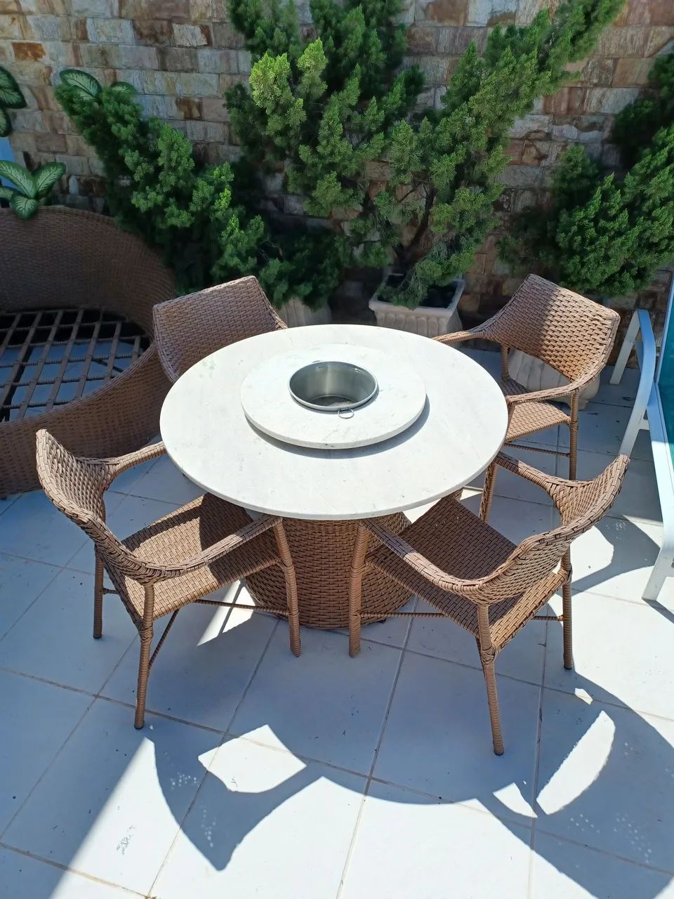 Mesa externa de vime com 4 cadeiras e tampo de marmore - Foto 2