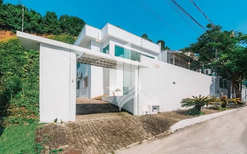 Casa de Alto Padrão na Praia Brava