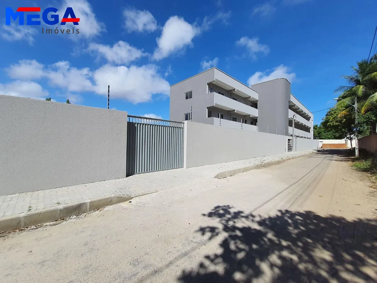 Apartamento com 1 dormitório para alugar, 50 m² por R$ 700,00/mês - Messejana - Fortaleza/