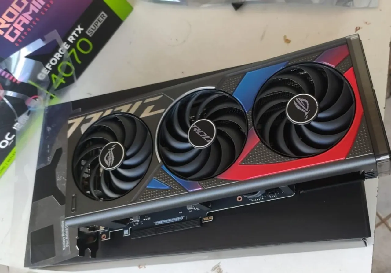 Placa de Vídeo ASUS ROG Strix GeForce RTX 4070 Super