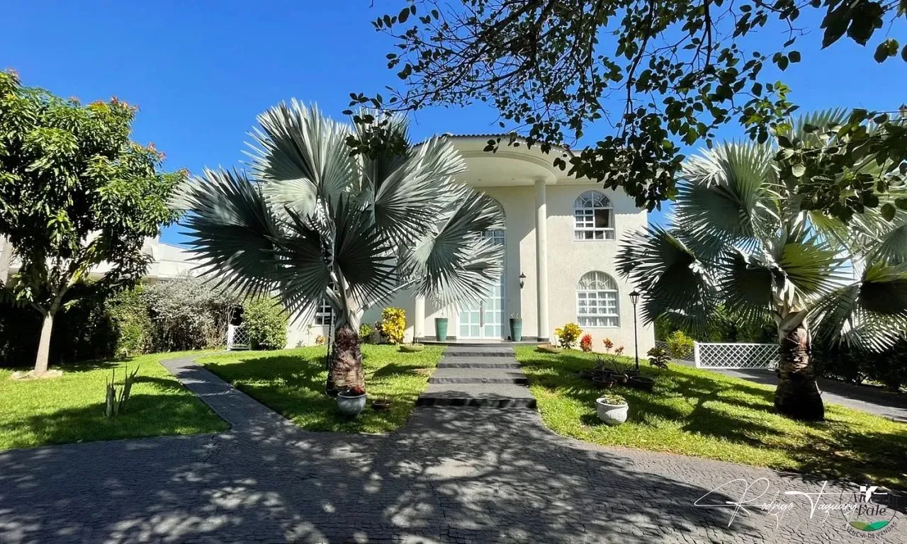 Sobrado à venda no Aldeia do Vale com 4 suítes, 2 lofts independentes, lazer completo e lo