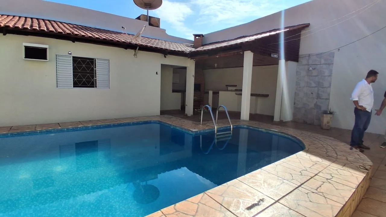 Casa 04 quartos 208 sul