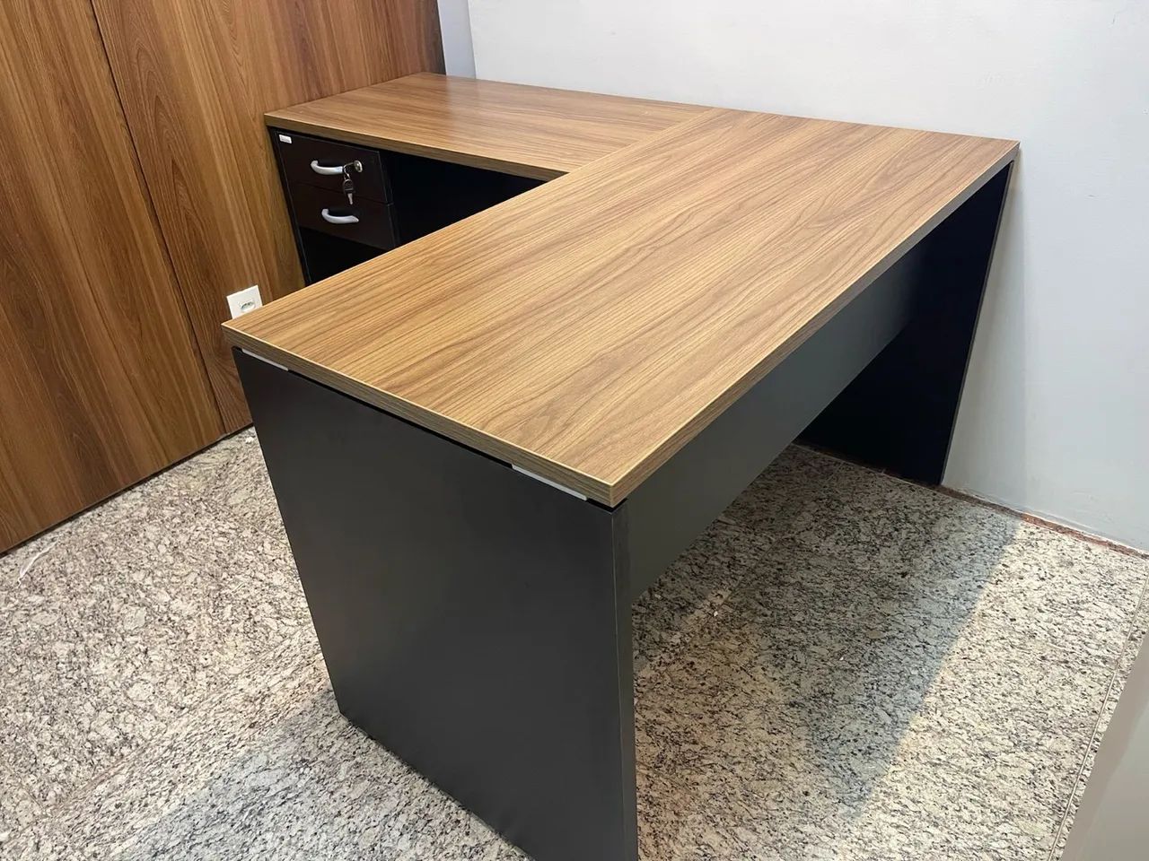 MESA COM GAVETAS COM MALAGA NOVA DE FÁBRICA  - Foto 4