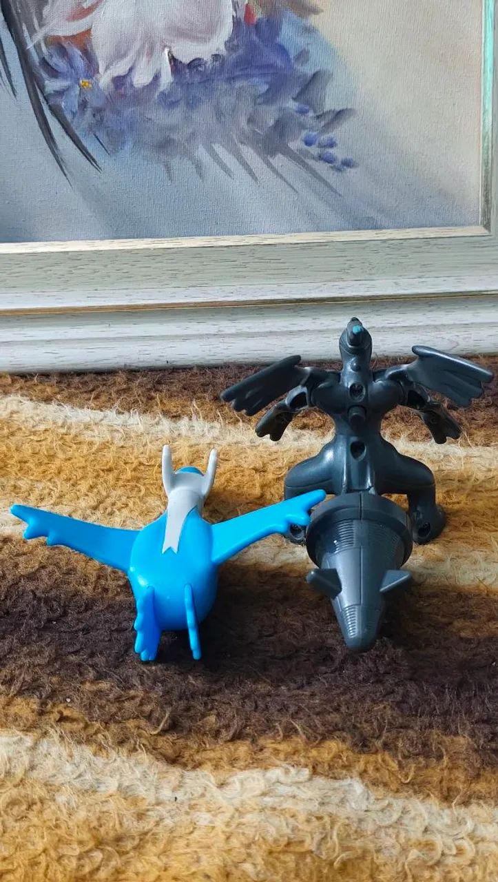 Kit Pokémon - Necessaire + Zekrom + Latios + Brinde Surpresa<br> - Foto 2