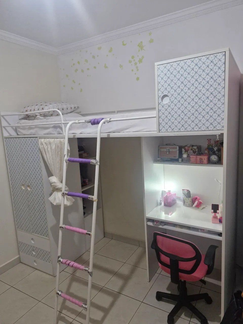 Cama Beliche Compacta com Armários e Escrivaninha