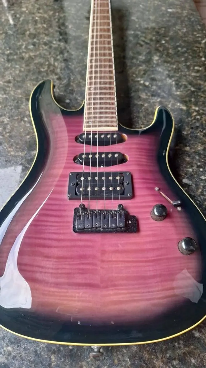 Guitarra Elétrica Roxa