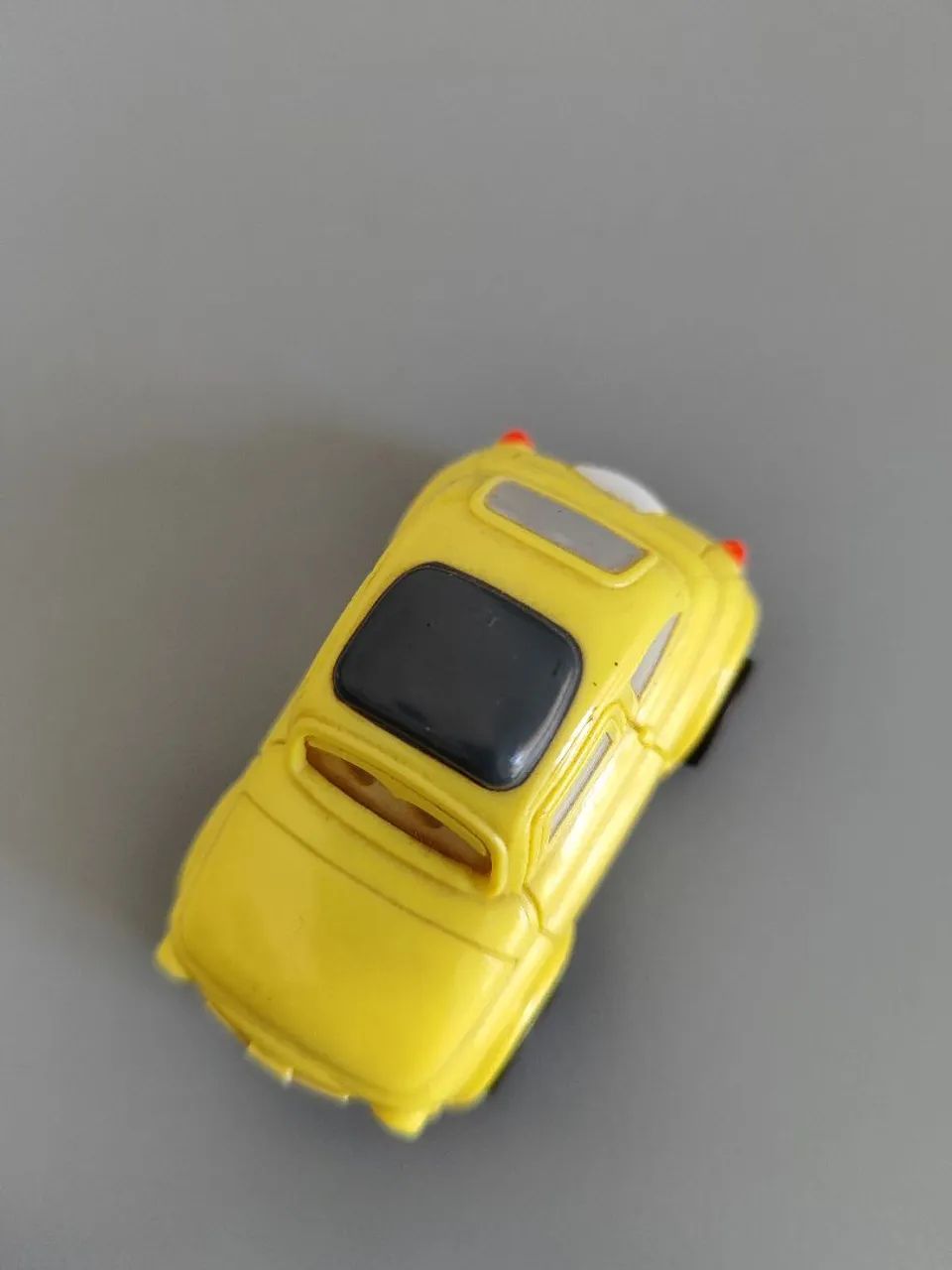 Carrinho Luigi Filme Carros - Carrinho Miniatura/Fricção - Foto 6