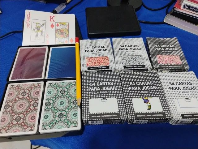 Kit de baralhos em plástico: Copag e diversos