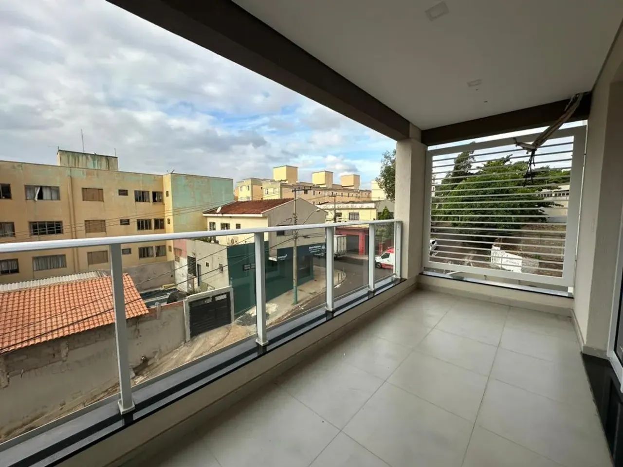 APARTAMENTO Á VENDA NO PRIZMA CARAMURU - 90,48m² - 2 DORMITÓRIOS SENDO UMA SUÍTE + SALA AM - Foto 4