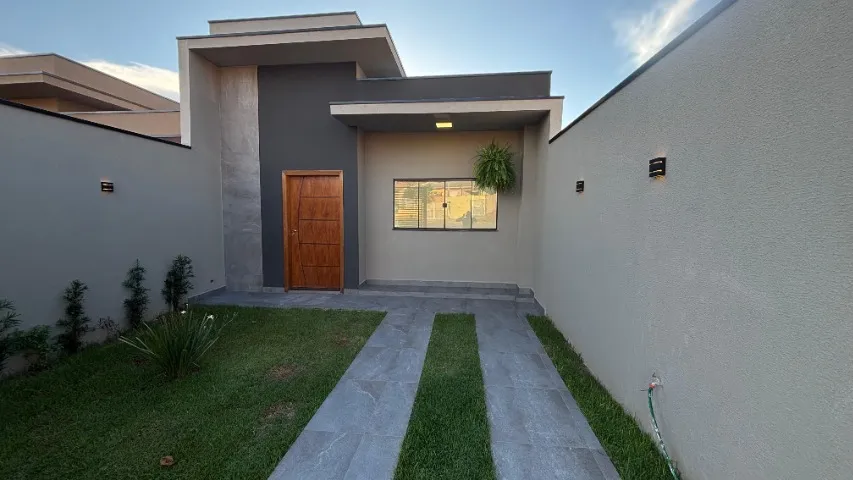 NOVÍSSIMA CASA LOCAL EXCELENTE VALORIZAÇÃO