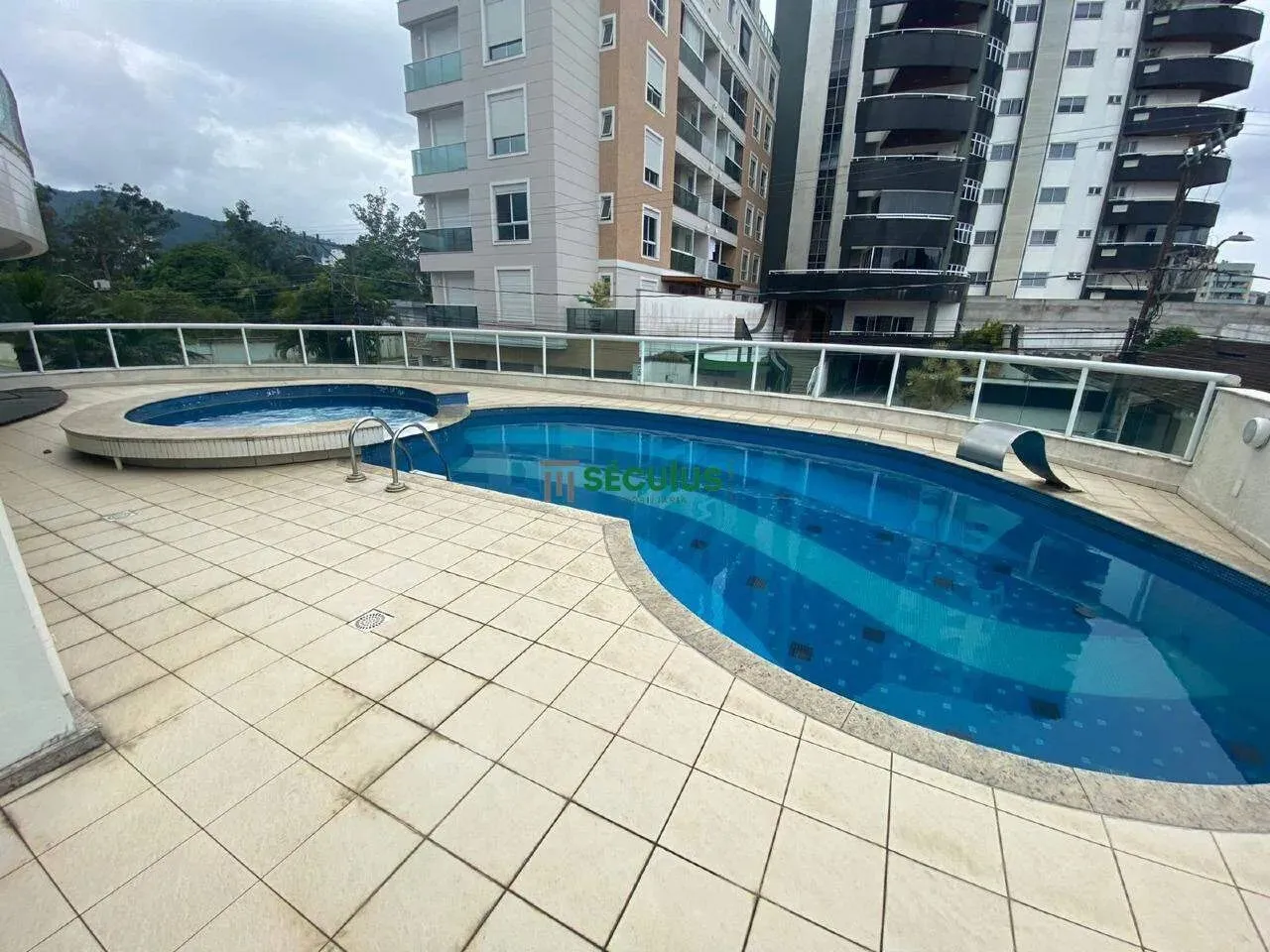 Apartamento para aluguel, 3 quartos, 1 suíte, 2 vagas, Centro - Jaraguá do Sul/SC