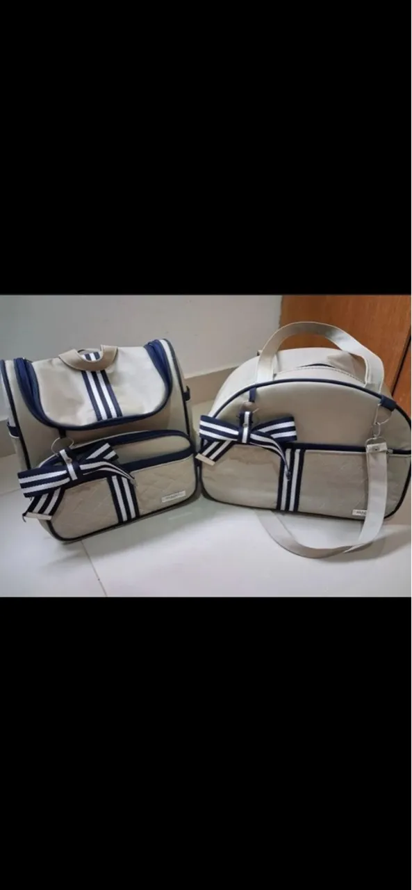 Kit de bolsas maternidade bege com detalhes em azul marinho