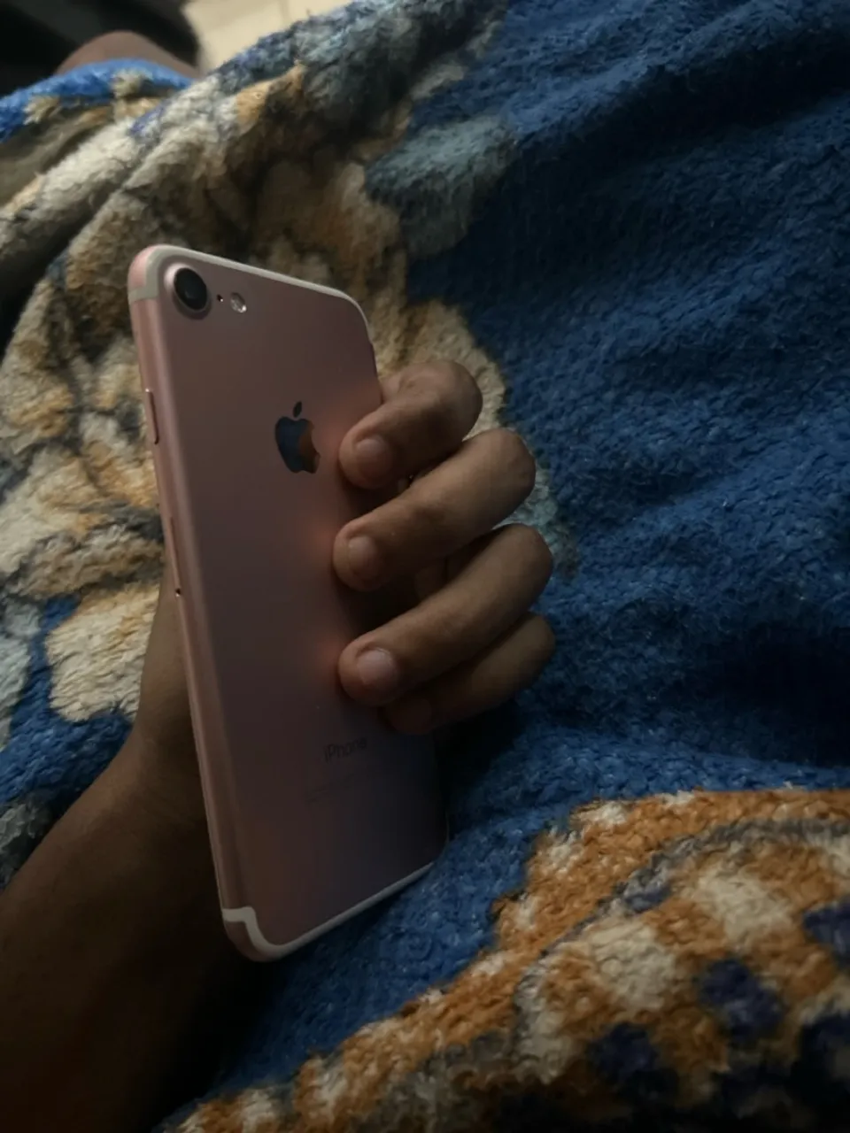 iPhone 7 em bom estado, divido em até 12x / acompanha carregador e capinha