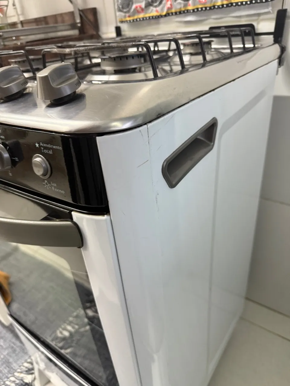Fogão com Acendimento Total e Forno