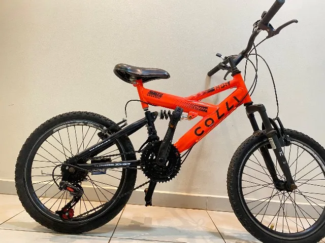 Bicicleta Colli Laranja 2 suspensões 1 amortecedor Aro 20 com marcha traseira e fronteira