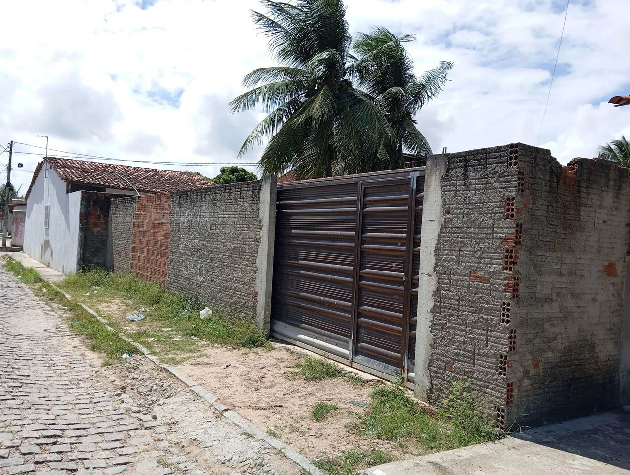 Terreno com quarto construído 14x20