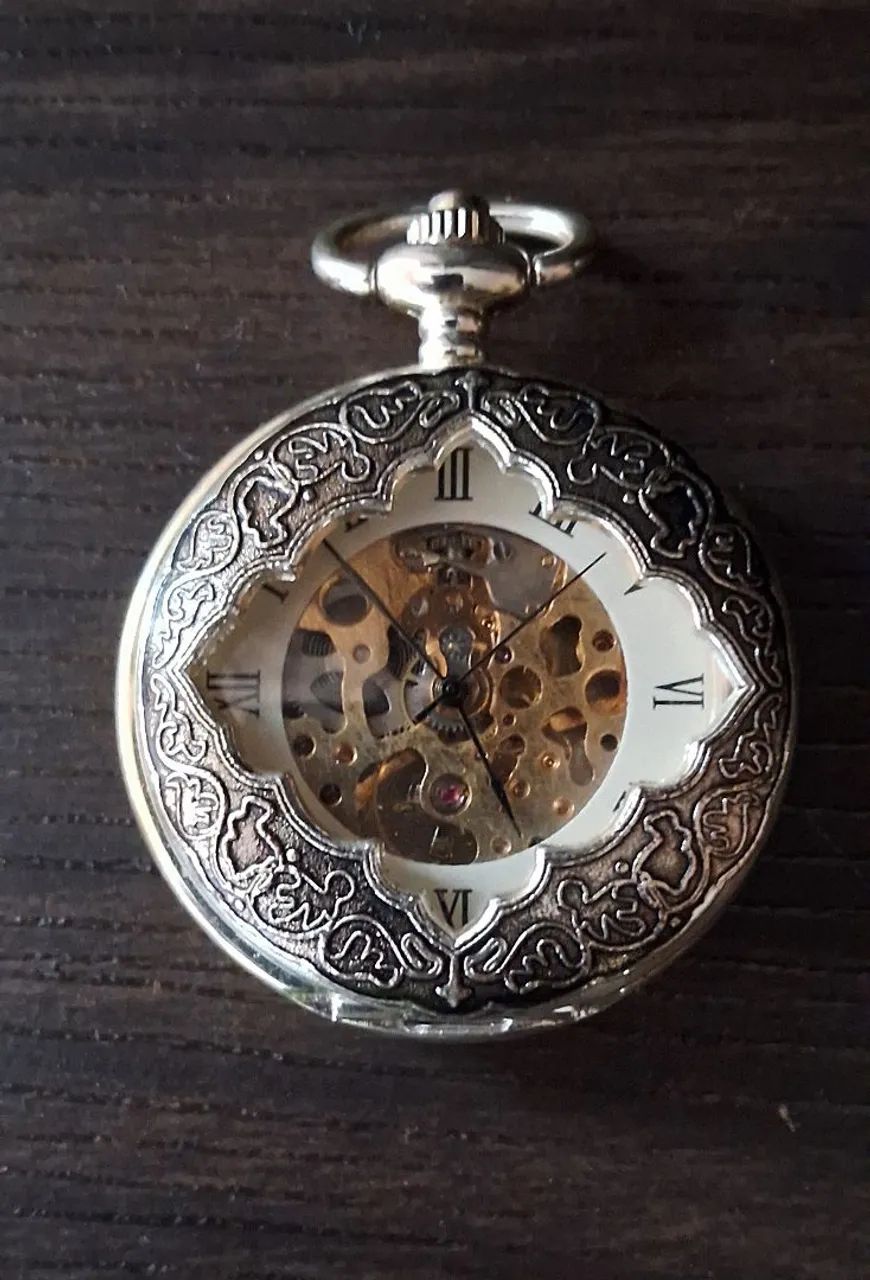 Relógio de bolso antigo a corda