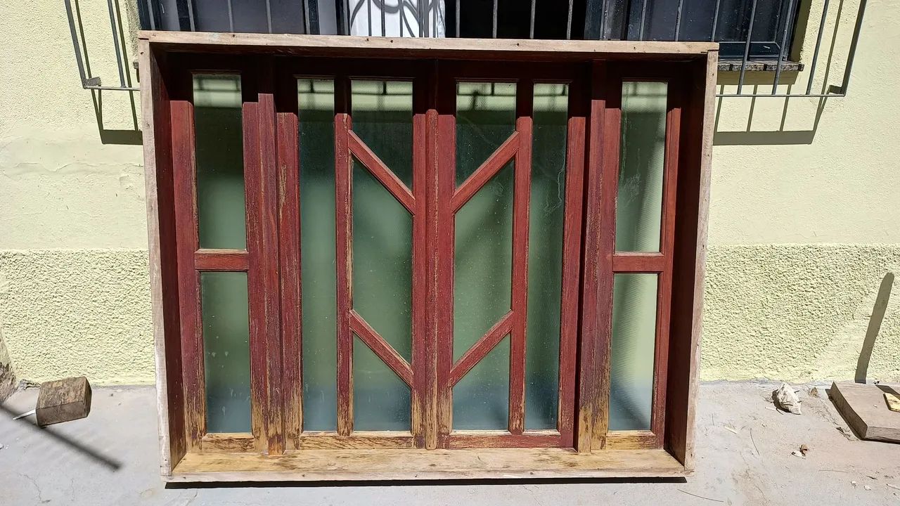 Janela de Madeira com Vidro - Ótimo Estado! - Foto 3