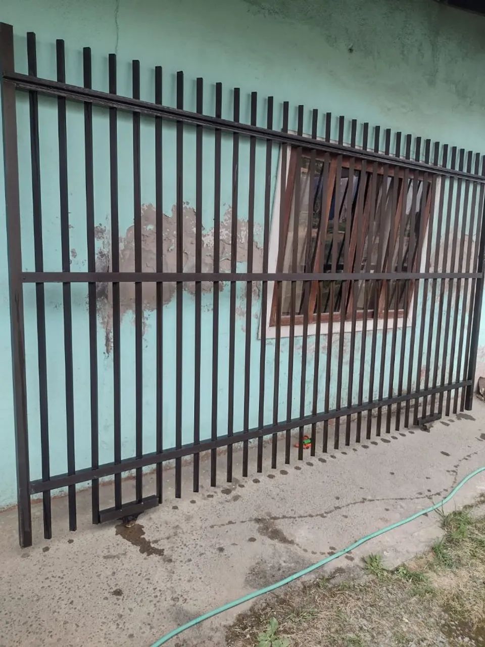 Aluminum gate