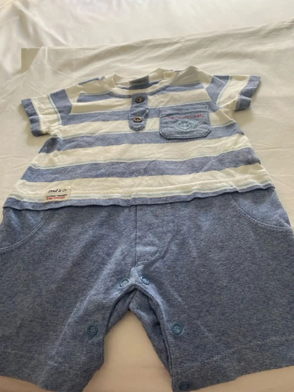 Body listrado azul e branco para bebê - Foto 4